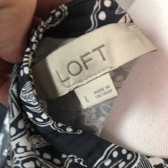Loft v-neck print  shirt Large - Picture 4 of 5